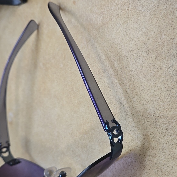 Chanel sun glasses with case - Picture 14 of 14